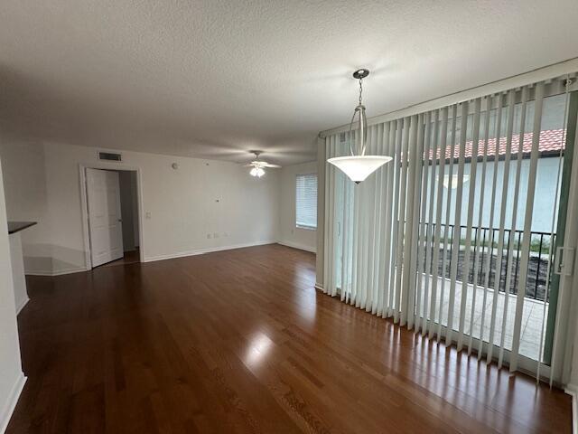 Building Photo - 401 Villa Cir