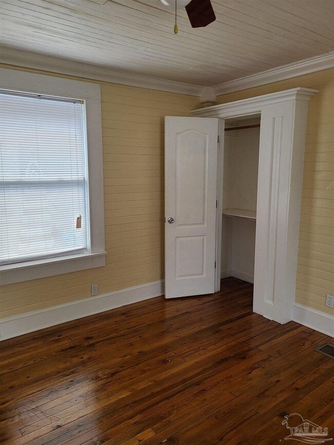 Building Photo - 512 E De Soto St