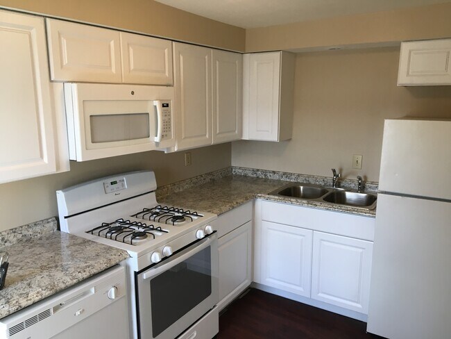 Building Photo - 8 S Morning St