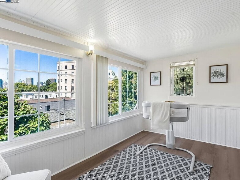 Building Photo - 475 Newton Ave