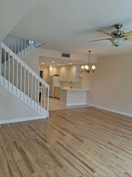 Building Photo - 156 Santa Barbara Way