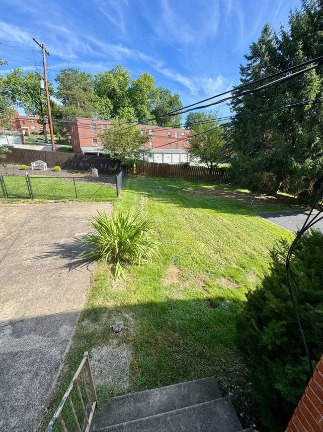 Building Photo - 1076 Thornwood Dr