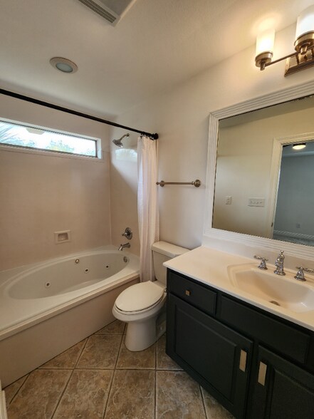 Building Photo - 4706 Pontchartrain Dr