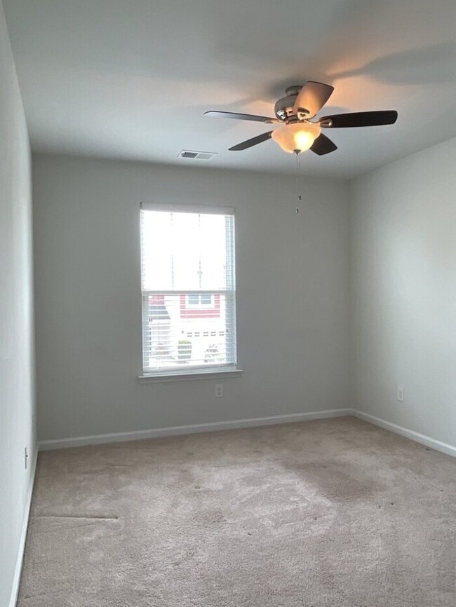 Building Photo - 9691 Mosgrove Ave