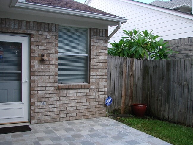 Building Photo - 2910 Blue Dawn Dr