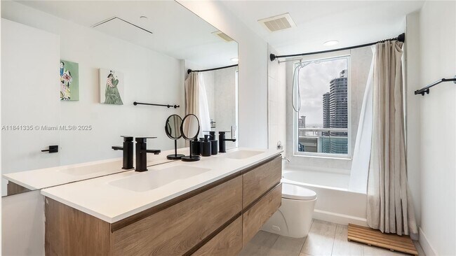 Building Photo - 950 Brickell Bay Dr