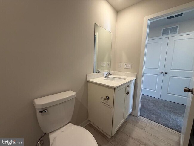 Building Photo - 33 E Front St