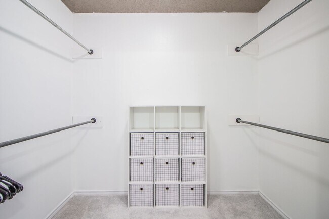 Building Photo - Charming home with updates!