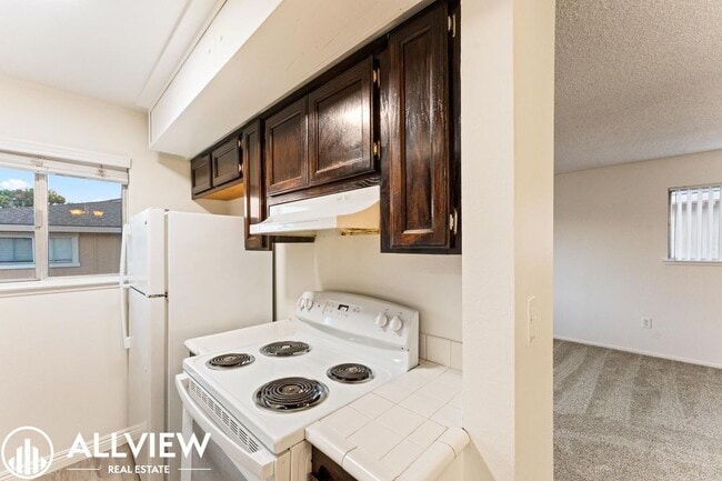 Building Photo - Charming 2-Bedroom Home Steps from Los Rios District