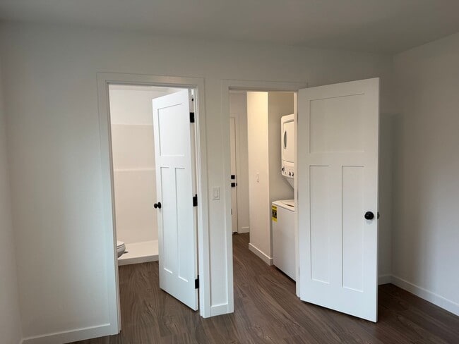 Building Photo - Brand new 3 bedroom 3 full bath townhouse in Thurston!