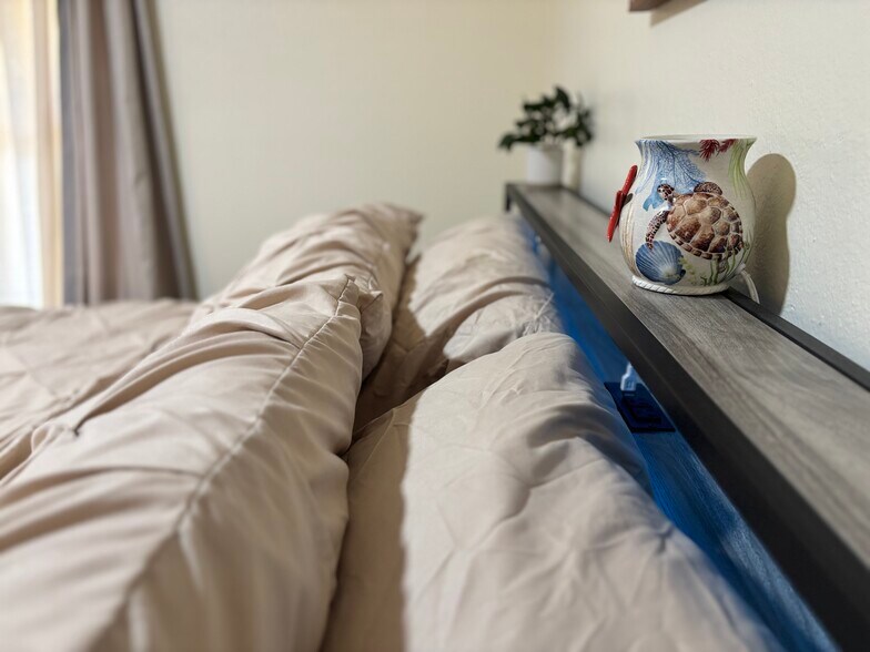 Charger stations on beds - 4685 Boot Hill Dr