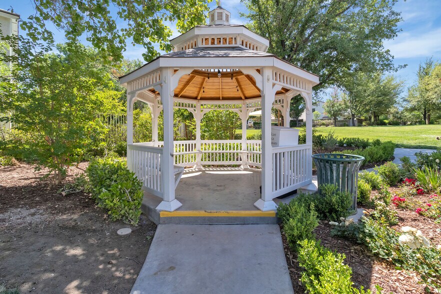 Building Photo - 1568 Lamplight Village Ln