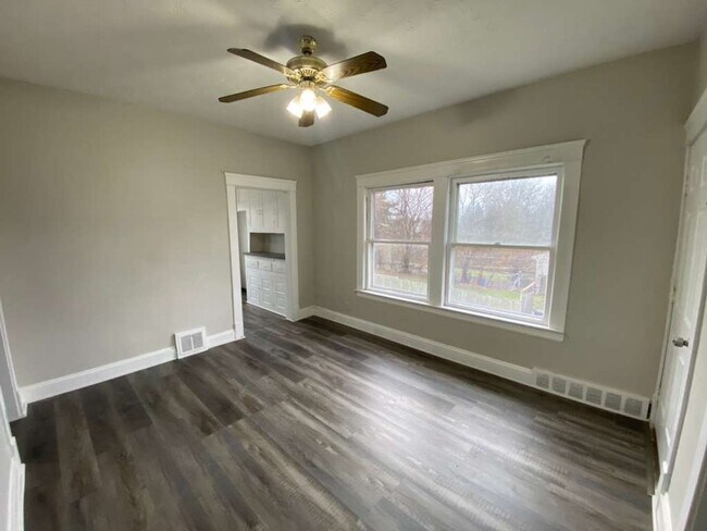 Building Photo - 7918 Force Ave