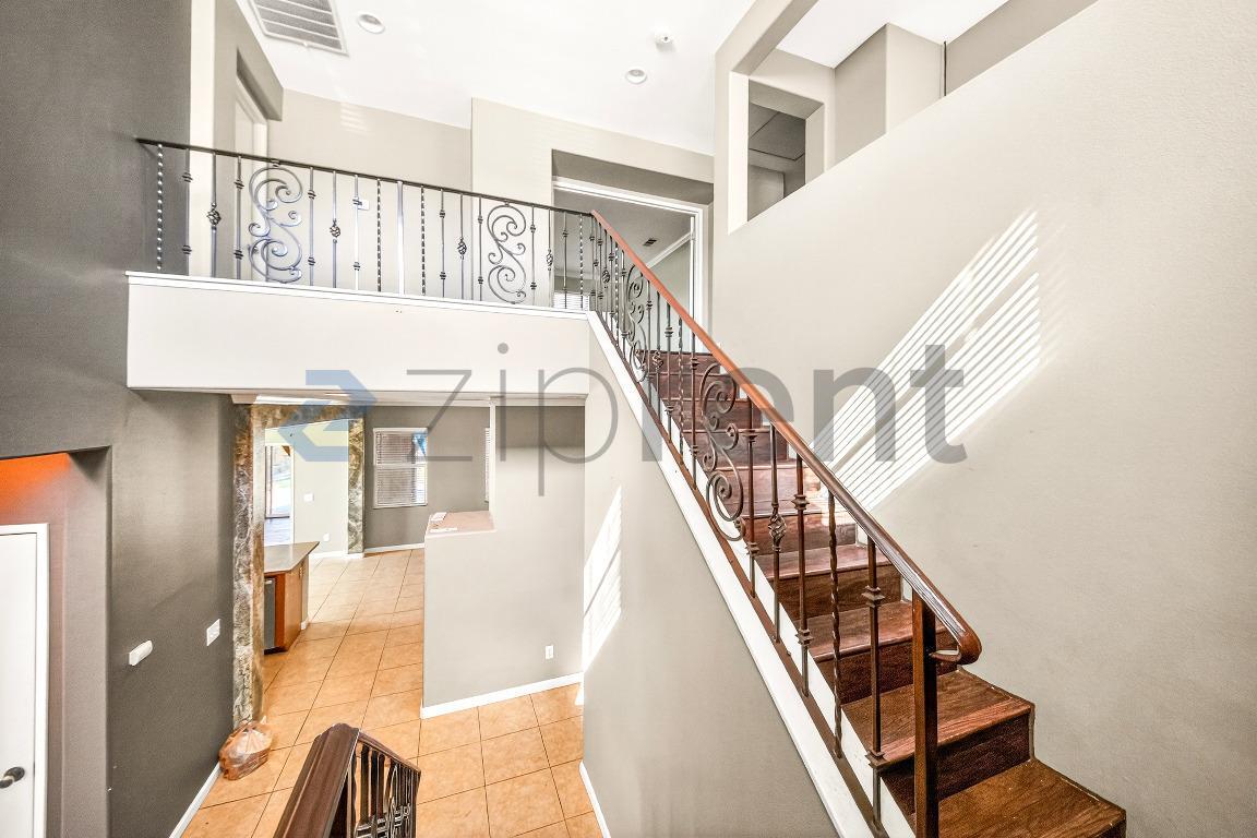 Building Photo - 619 W Ave H 13