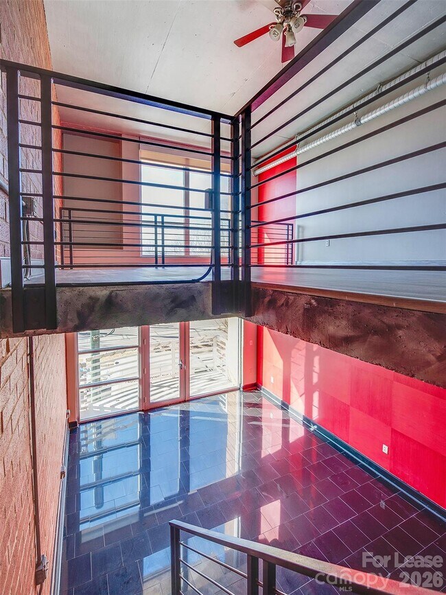 Building Photo - 710 W Trade St