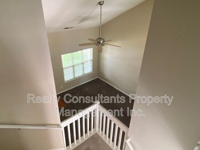 Building Photo - 96 Tannenbaum Cir