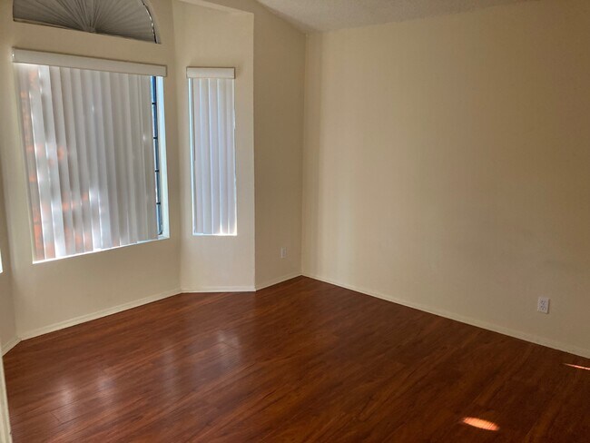 Building Photo - 1020 Redondo Ave