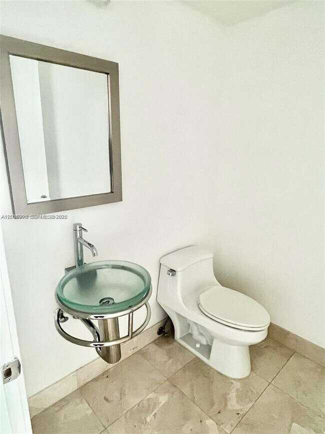 Building Photo - 218 SE 14th St