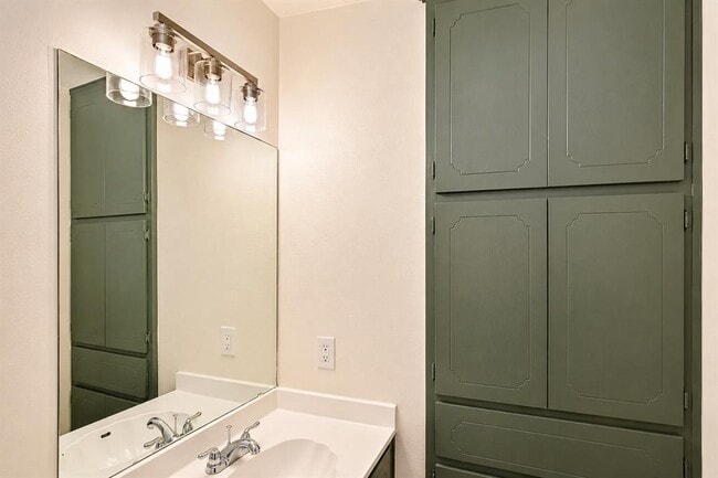 Building Photo - 8807 Springmail Cir