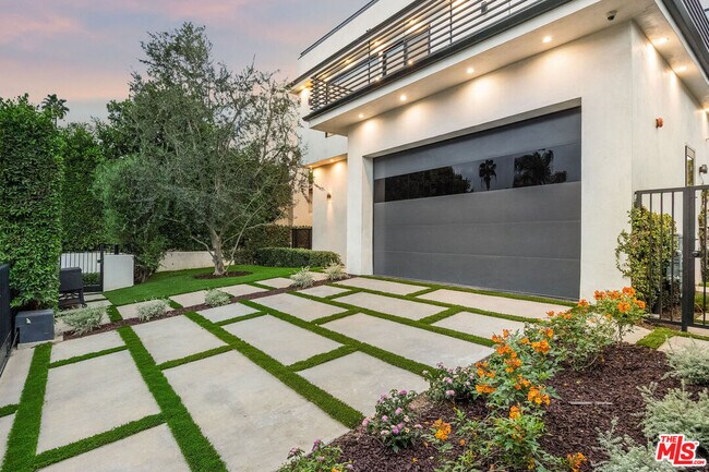 Building Photo - 444 Laurel Ave