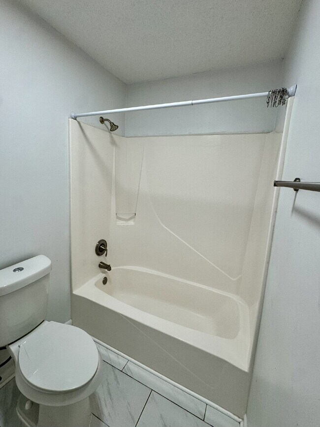 Building Photo - 5417 Sunset Ave