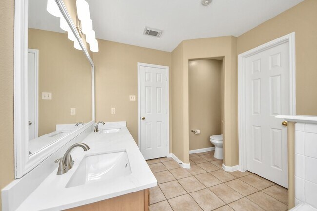 Building Photo - 8431 Taraglen Ct