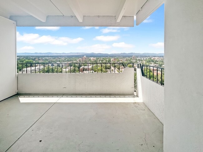Building Photo - $0 DEPOSIT OPTION. SPACIOUS 12TH-FLOOR 1-B...
