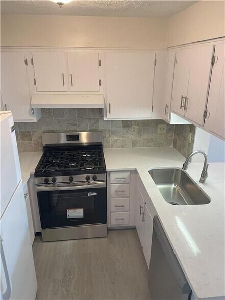 Building Photo - 398 Prince of Wales