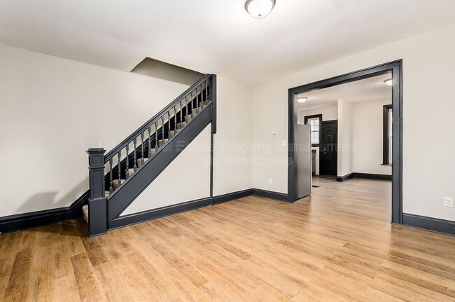 Building Photo - 1044 Sullivant Ave