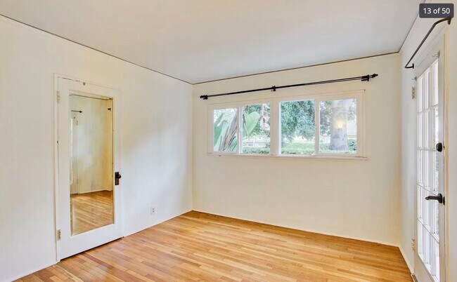 Building Photo - Charming 3 bed / 2 bath Home Across from Oak Park!