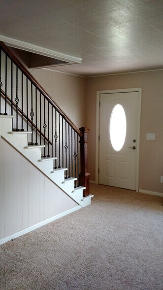 Building Photo - N2724 Duvenick Ln