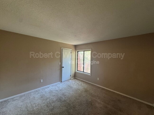 Building Photo - 95 Woodsedge Dr