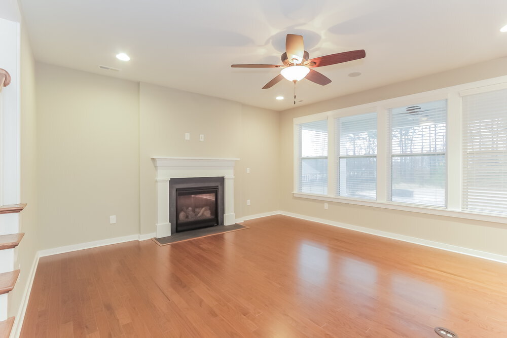 Building Photo - 952 Elderberry Ln