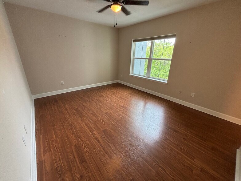 Building Photo - 206 E South St