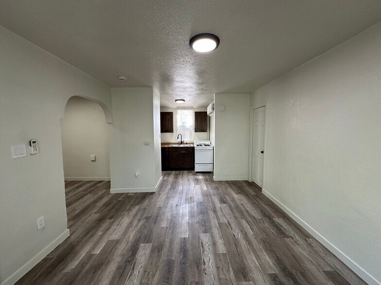 Building Photo - 614 E 600 S