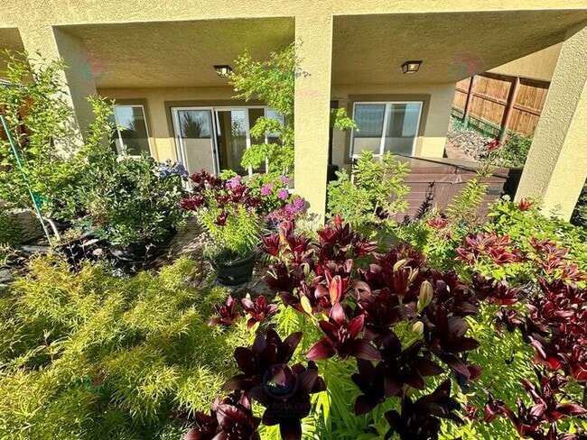 Building Photo - **1/2 Month Free!!** Modern 3-Story Home w...