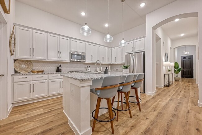 Building Photo - 7933 Wild Thicket Dr