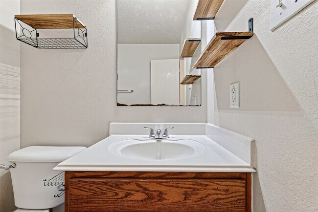 Building Photo - 19119 Yaupon Ranch Dr