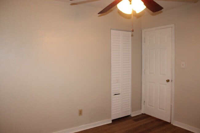 Building Photo - Charming Duplex in Havelock