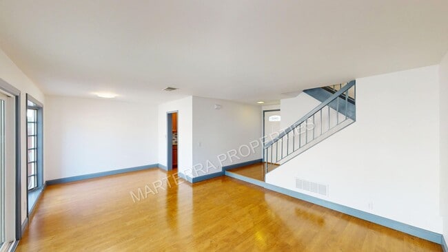 Building Photo - 2-bedroom Townhome in Irvine!
