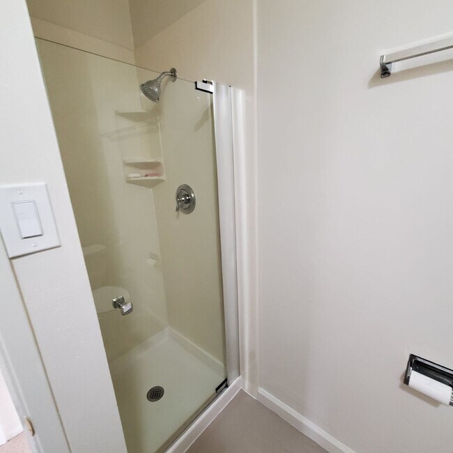 Building Photo - Pinole Crest 2 bedroom/2 bath Condo ~Light...