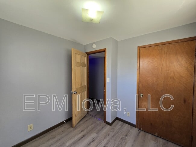 Building Photo - 804 W Mullan Ave