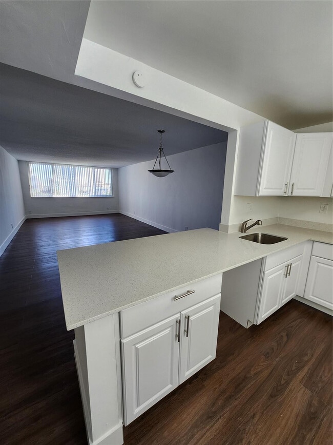 Building Photo - 9001 SW 77th Ave