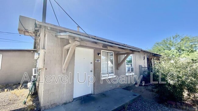 Primary Photo - 4004 S Lundy Ave