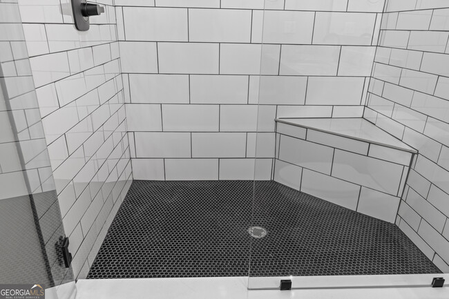 Building Photo - 958 Church St