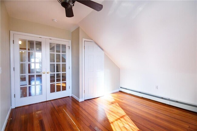 Building Photo - 40 E Barrows St