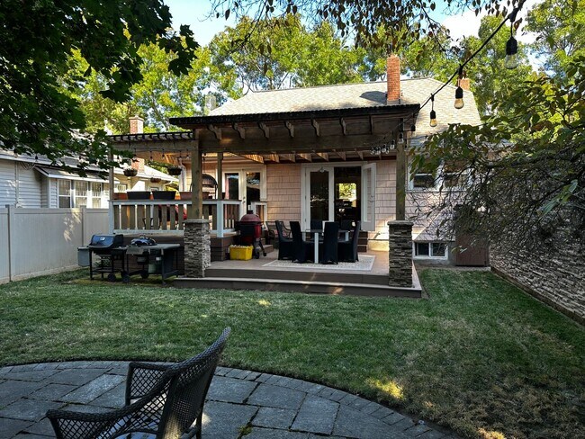 Building Photo - WestMoreland Gem! Portland Original, Huge deck, great backyard pets ok!