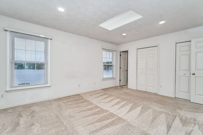 Building Photo - 625 Creekwood Dr