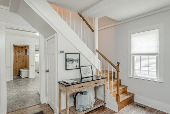 Building Photo - 21 Elsmere Rd