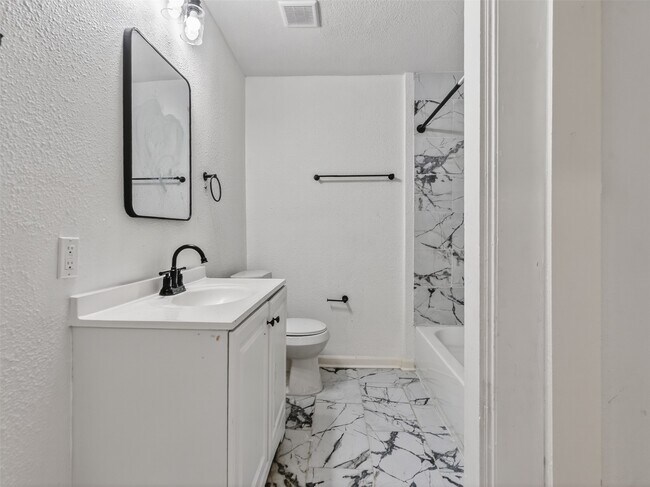 Building Photo - 11515 Iberia Dr